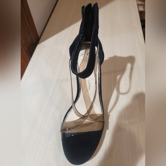 Jessica Simpsons black high heel shoe. - Picture 6 of 8